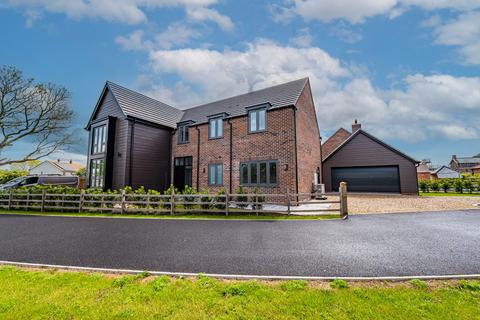 4 bedroom detached house for sale, Martin Road, Timberland, Lincoln, LN4