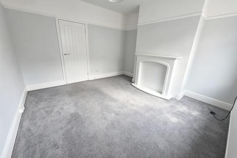 2 bedroom terraced house to rent, Windermere Road, Barnsley, S71