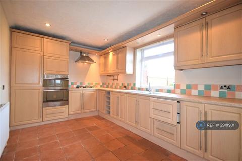 2 bedroom semi-detached house to rent, Laxey Crescent, Leigh, WN7