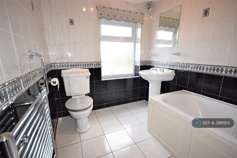 2 bedroom semi-detached house to rent, Laxey Crescent, Leigh, WN7
