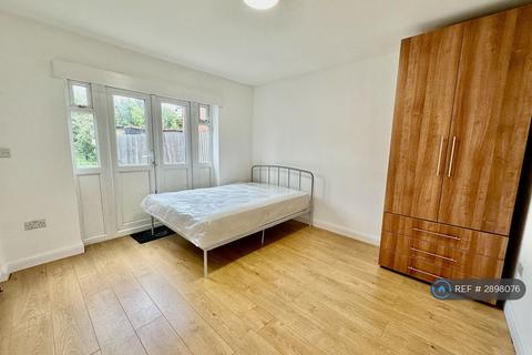 4 bedroom semi-detached house to rent, Rydal Crescent, Perivale, Greenford, UB6