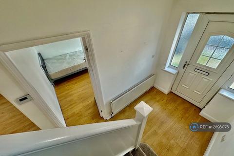 4 bedroom semi-detached house to rent, Rydal Crescent, Perivale, Greenford, UB6