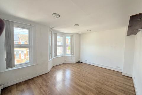 1 bedroom flat to rent, Cavendish Road, Highams Park, E4