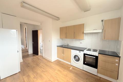 1 bedroom flat to rent, Cavendish Road, Highams Park, E4