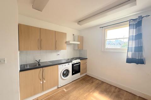 1 bedroom flat to rent, Cavendish Road, Highams Park, E4