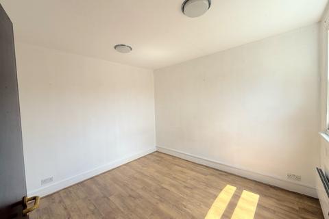1 bedroom flat to rent, Cavendish Road, Highams Park, E4