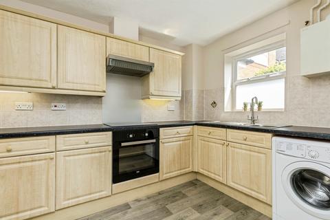 2 bedroom ground floor flat for sale, Regents Mews, Horley