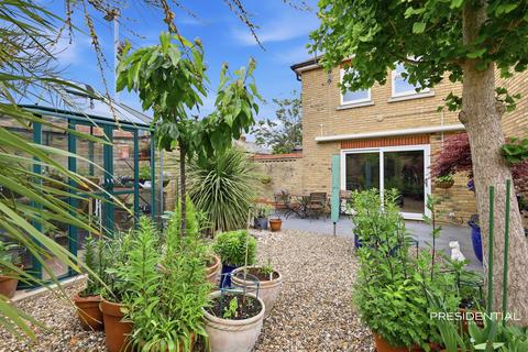 3 bedroom link detached house for sale, Princes Road, Buckhurst Hill IG9