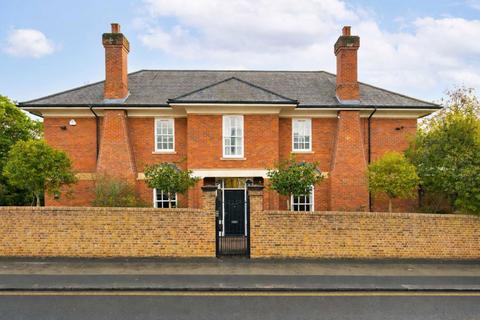 5 bedroom detached house to rent, Prospect Place, London SW20