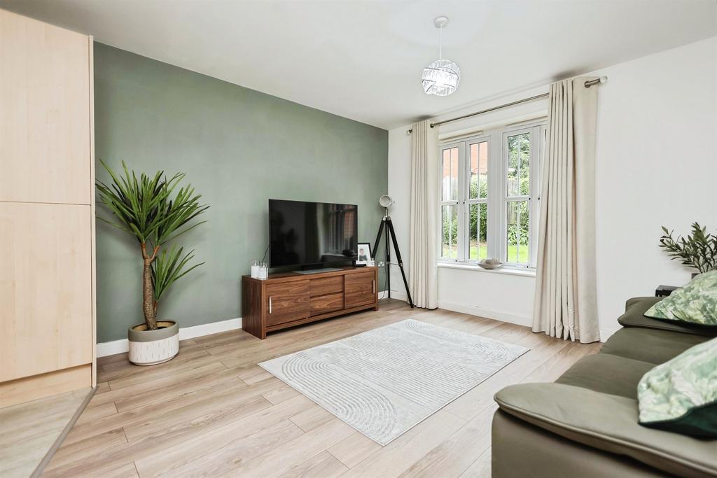 2 bedroom ground floor flat for sale