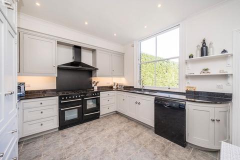 5 bedroom terraced house to rent, Trinity Road, London SW19