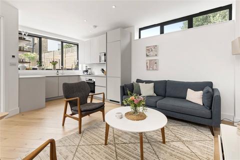 4 bedroom end of terrace house for sale, Cavendish Road, London, SW12