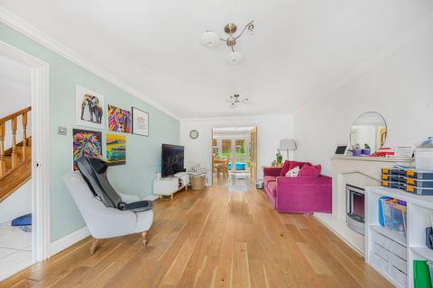 3 bedroom detached house to rent, Roebuck Lane, Buckhurst Hill IG9