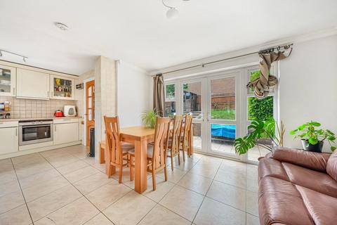 3 bedroom detached house to rent, Roebuck Lane, Buckhurst Hill IG9