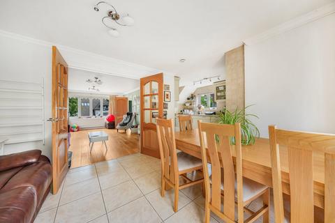 3 bedroom detached house to rent, Roebuck Lane, Buckhurst Hill IG9