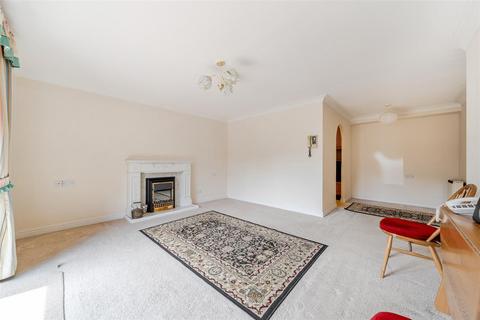 2 bedroom apartment for sale, Regent Court, SY11 2BU