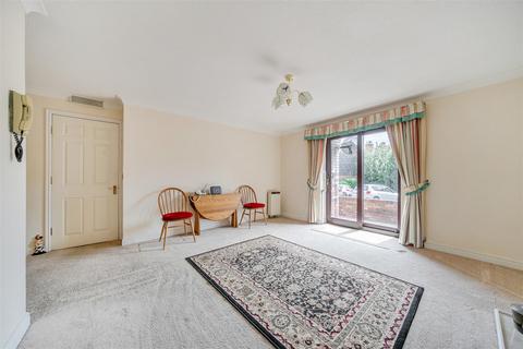 2 bedroom apartment for sale, Regent Court, SY11 2BU