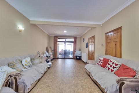 4 bedroom house for sale, Tresco Gardens, Seven kings