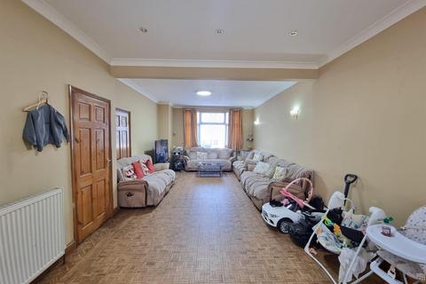 4 bedroom house for sale, Tresco Gardens, Seven kings