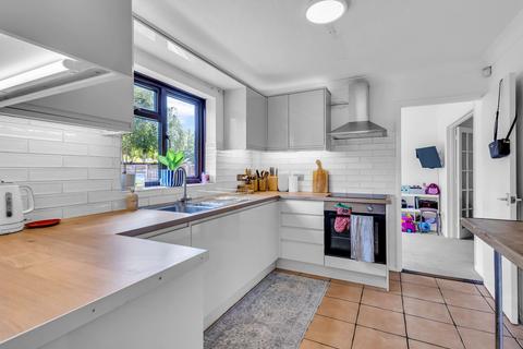 3 bedroom semi-detached house for sale, Middlemead, Folkestone, CT19