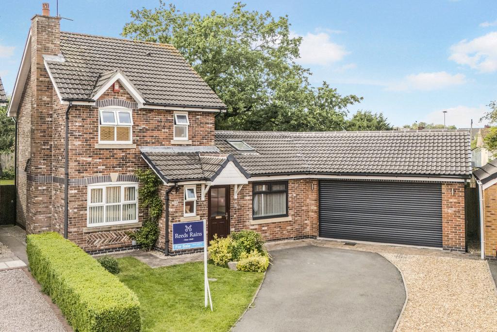 4 bedroom detached house for sale