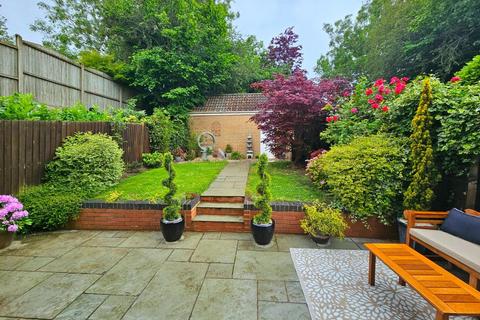 undefined, Manor Avenue, Cam, Dursley