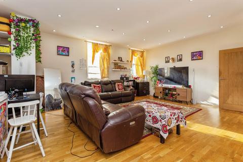 2 bedroom flat for sale, Cavendish Avenue, HARROW