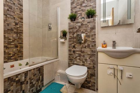 2 bedroom flat for sale, Cavendish Avenue, HARROW