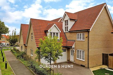 Tamarind Grove, Chigwell, IG7