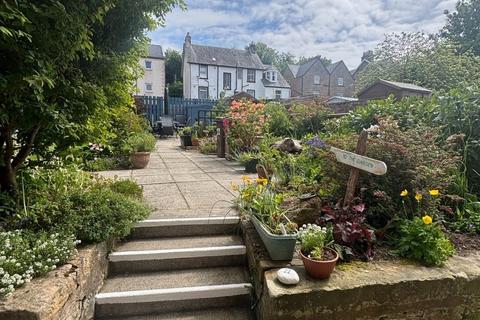 2 bedroom flat to rent, Bay Street, Largs KA29