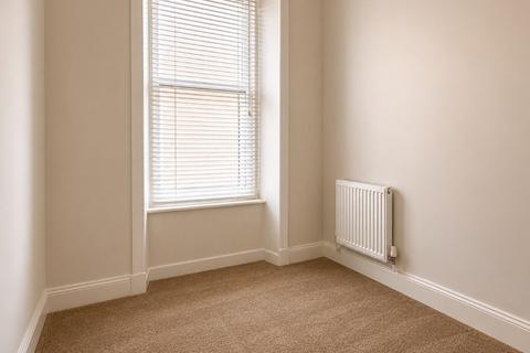 2 bedroom flat to rent, Bay Street, Largs KA29