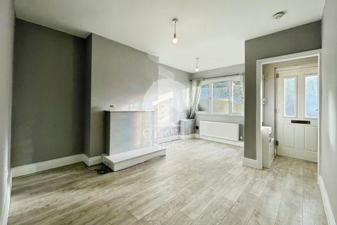 1 bedroom ground floor maisonette to rent, Wiltshire Avenue, Slough SL2