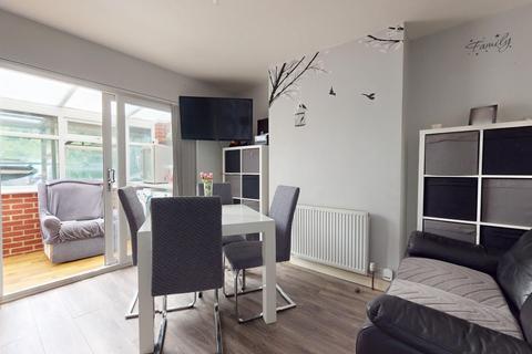 3 bedroom end of terrace house for sale, Old Road East, Gravesend