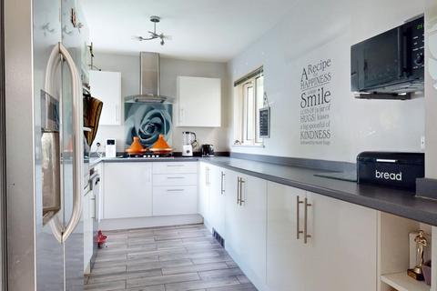 3 bedroom end of terrace house for sale, Old Road East, Gravesend