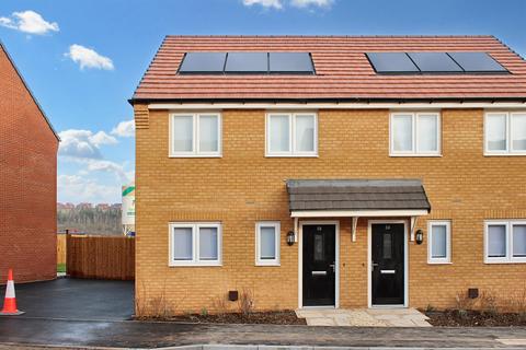 3 bedroom semi-detached house to rent, Horwood Drive, Gedling, NG4 4NF