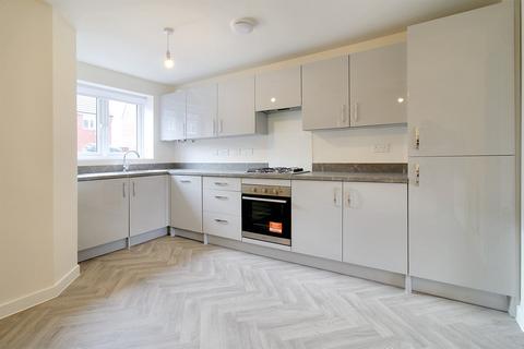 3 bedroom semi-detached house to rent, Horwood Drive, Gedling, NG4 4NF