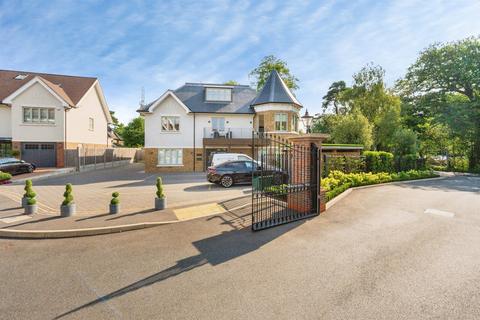 2 bedroom penthouse for sale, Elizabeth Grove, Bushey Heath, Bushey