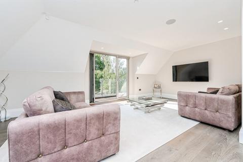 2 bedroom penthouse for sale, Elizabeth Grove, Bushey Heath, Bushey