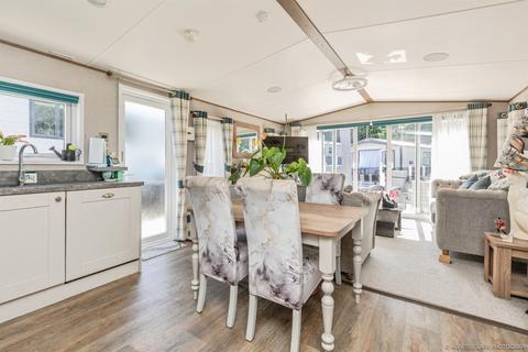 2 bedroom park home for sale, Woodlands Drive, Hastings