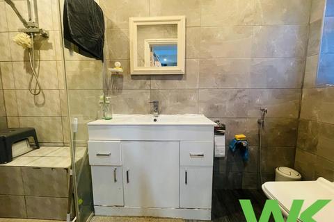 3 bedroom semi-detached house for sale, Canterbury Road, West Bromwich, B71