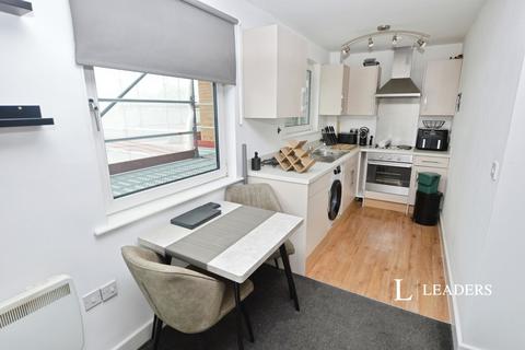 Studio to rent, De Grey Road, CO4