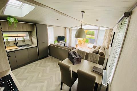 2 bedroom lodge for sale, Victory Lakewood Lodge, Maesmawr Farm Resort, SY17 5SE, Mid Wales