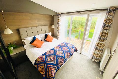 2 bedroom lodge for sale, Victory Lakewood Lodge, Maesmawr Farm Resort, SY17 5SE, Mid Wales