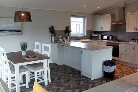 2 bedroom lodge for sale, Prestige Plantation House Lodge, Maesmawr Farm Resort, SY17 5SE, Mid Wales