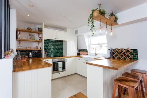 1 bedroom flat to rent, Camden High Street, NW1