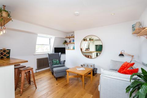 1 bedroom flat to rent, Camden High Street, NW1