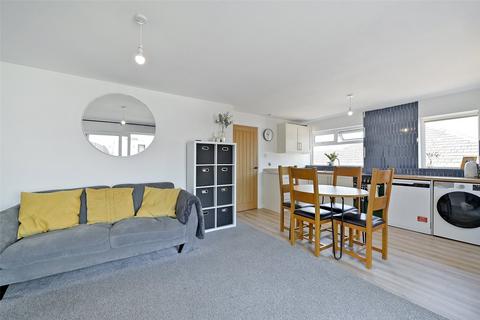 3 bedroom bungalow to rent, West View, Chesham, Buckinghamshire, HP5