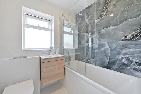 3 bedroom bungalow to rent, West View, Chesham, Buckinghamshire, HP5