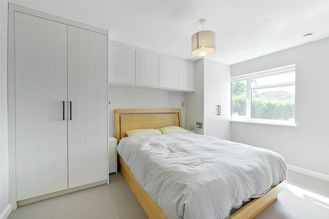 3 bedroom bungalow to rent, West View, Chesham, Buckinghamshire, HP5