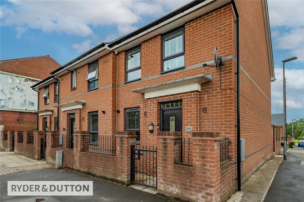 Manchester Road, Castleton, Rochdale... 3 bed townhouse for sale - £210,000